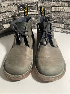 Dr Martens Air Wair “Paloma” Women’s Sise 8  Laced Chukka Boots
